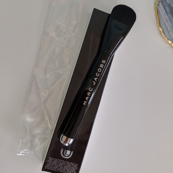 Marc Jacobs Seamless Foundation Brush #4 - Picture 2 of 4